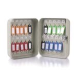 Cutie metalică DONAU pentru 20 chei, echipată cu cârlige, perfectă pentru birou sau spații comerciale.