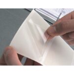 Buzunarele autoadezive Q-CONNECT – soluția perfectă pentru un birou organizat.